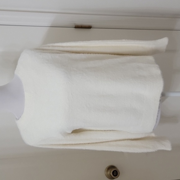 Banana Republic Size XS Ivory Long Sleeve Short (not Crop) Super Soft Sweater - Picture 1 of 11